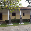 Büsten vor der Great Hall der University of Ghana. Das Foto ist von Frithjoff Sonntag.