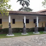 Büsten vor der Great Hall der University of Ghana. Das Foto ist von Frithjoff Sonntag.
