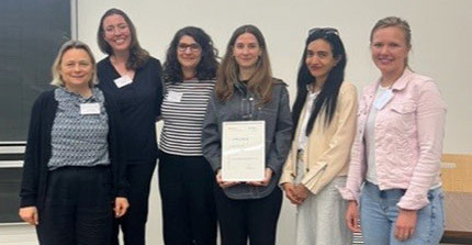 Gruppenfoto mit Dr. Tuğçe Aral in der Mitte