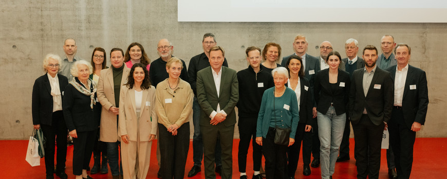 Gruppe von Fördernden