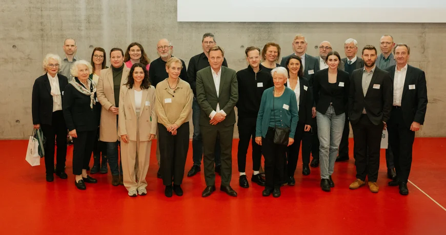 Gruppe von Fördernden