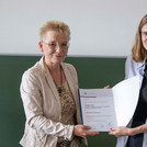 Prof. Dr. Judith Klinger zur Verleihung des Preises für herausragende studentische Abschlussarbeiten zu Gender- und Differenz-Themen an Lina Marie Heimann