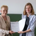Prof. Dr. Judith Klinger zur Verleihung des Preises für herausragende studentische Abschlussarbeiten zu Gender- und Differenz-Themen an Lina Marie Heimann