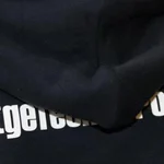 Kapuzenjacke mit Aufschrift des Debattierclubs