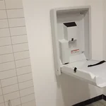 Hörsaalfoyer auf Campus 1 Wickeltisch