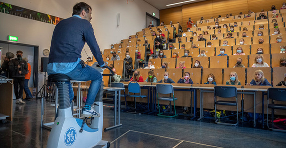 Ernährungswissenschaftler Prof. Dr. André Kleinridders erklärt, was Essen mit uns macht.