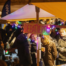 Personen an Marktständen