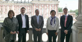 Die Botschafterin der Republik Kolumbien, María Lorena Gutiérrez, gemeinsam mit Unipräsident Oliver Günther und dem Präsidenten der Universidad de los Andes in Bogota, Pablo Navas, sowie dessen  Vizepräsidentin für Forschung, Silvia Restrepo, und dem Kanzler der Uni Potsdam, Karsten Gerlof (v.l.n.r.) Foto: Marita Böhning