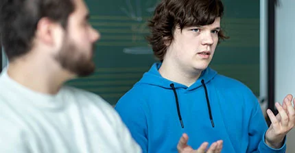Bryan Nowack und Robin Michael vom Potsdamer iGEM-Team 2019. | Foto: Thomas Roese