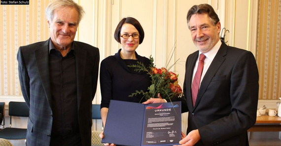 Nachwuchswissenschaftler-Preis 2014. Prof. Dr. Julius H. Schoeps, Dr. des. Barbara Steiner und Oberbürgermeister Jann Jakobs. Foto: Landeshauptstadt Potsdam/Stefan Schulz