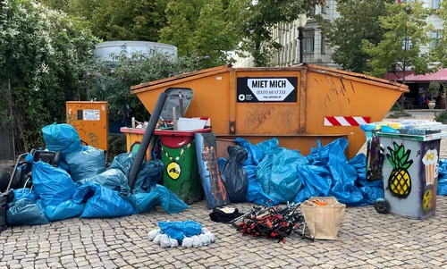 Voller Container