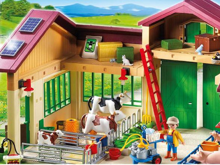 Playmobil-Bauernhof mit Photovoltaik-Anlage