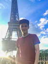 Ersmusstudent vor dem Eiffelturm