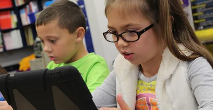 Kinder mit IPad
