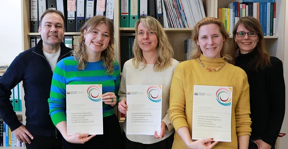 Die Autor:innen (v.l.n.r.): Prof. Dr. Oliver Wendt, Anna Seifart, Dr. Nadine Poltz, Prof. Dr. Katrin Böhme, Prof. Dr. Antje Ehlert (es fehlt Ewa Sliwinski)