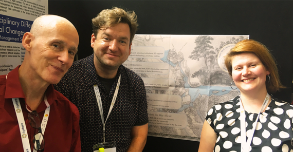 V.l.n.r. Angus Whyte vom Digital Curation Centre mit Boris Jacob und Nadin Weiß vom ZIM der Universität Potsdam. Foto: Privat.