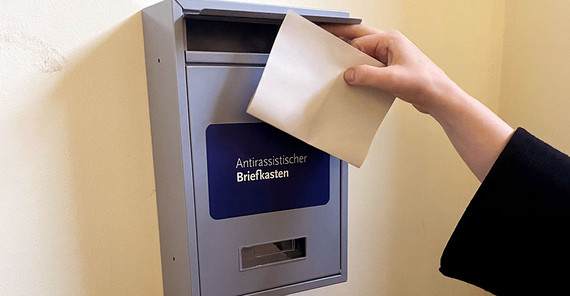 „Antirassistische Briefkästen“ an der Uni Potsdam