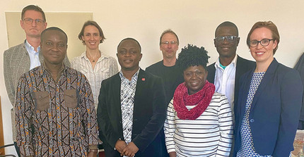 V.l.n.r.: Prof. Dr. Hans-Georg Wolf, Prof. Dr. Dandy Dampson, Dr. Manuela Hackel, Dr. Richardson Addai-Mununkum, Ass. iur. Daniel Burchard, Dr. Patricia M. Amos, Prof. Samuel Hayford, Prof. Dr. Winnie-Karen Giera.