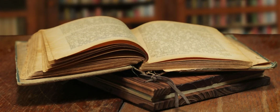 aufgeschlagener Foliant - 