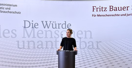 Dr. Marie Duclaux de L´Estoille bei der Verleihung des Fritz Bauer Studienpreises für Menschenrechte und juristische Zeitgeschichte 2019. Foto: BMJV/Habig.