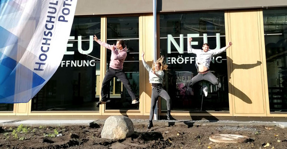 Die Beschäftigten vom Zentrum für Hochschulsport haben im neuen „keepFIT“ gewirbelt, damit künftig Angehörige der Potsdamer Hochschulen, aber auch Anwohnerinnen und Anwohner in Bewegung kommen können. | Foto: Felix Thoß