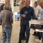 „in vino“-Inhaber André Zibolsky bei der Weinverkostung