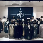 Gemeinsam im Bündnis. Exponat im Militärhistorischen Museum.