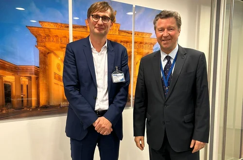 Professor Neitzel und der deutsche NATO-Botschafter Geza Andreas von Geyr
