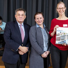 Vergabefeier Deutschlandstipendium 2019/20: Evangelische Schulstiftung in der EKBO und Stipendiatinnen sowie Vizepräsident Prof. Dr. Schweigert