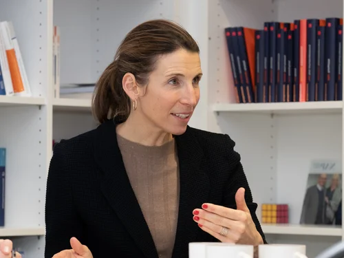 Prof. Dr. Uta Herbst erklärt das Forschungsvorhaben.