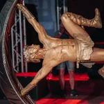 Akrobatik: Antixius und Danilux, zwei römische Statuen, erwachen zum Leben.