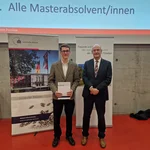Preisverleihung 2025. Zu sehen sind Moritz Unger und Prof. Dr. Sonnentag