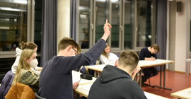 Studierende in einem Seminarraum. Das Foto ist von Rut Gonska.