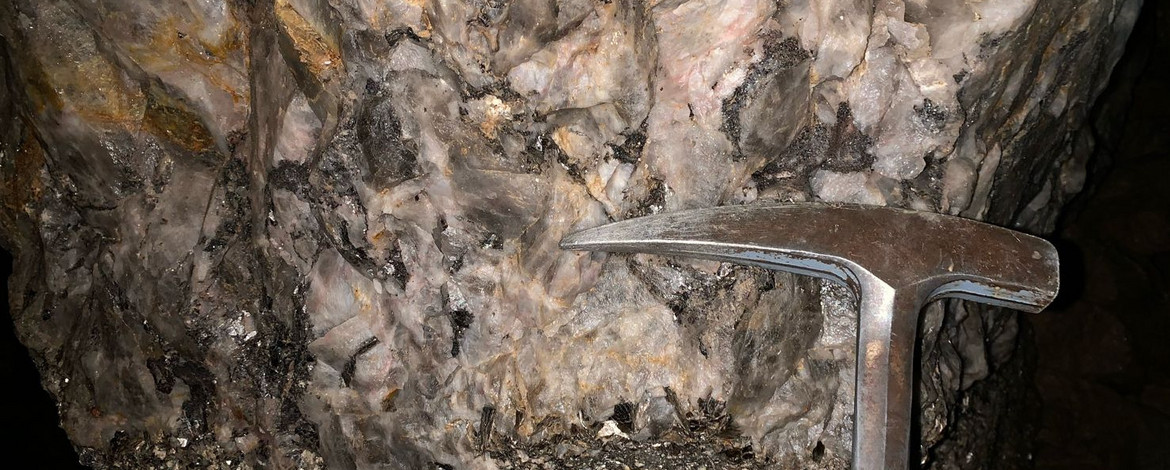 Quarz vein in Zinnwald, eastern Erzgebirge with wolframite and cassiterite mineralization