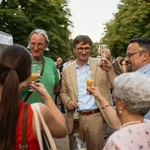Gäste der Absolventenfeier in Unterhaltung