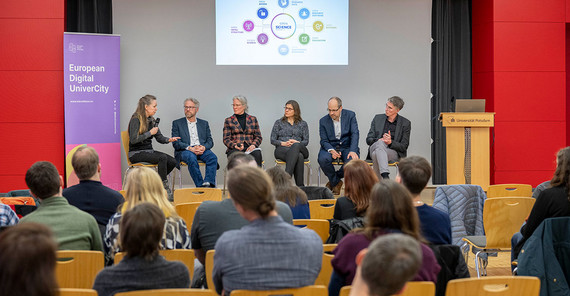 Gesprächsrunde mit Open Science-Beauftragten von vier Fakultäten und dem CIO der Universität Potsdam.