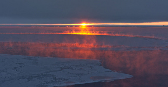 Sea smoke in Antarctica is illuminated by the setting sun. | Photo: Winkelmann/Reese