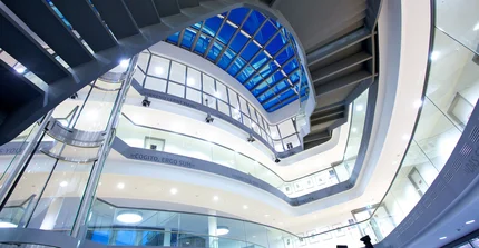 futuristische Ansich HPI Hauptgebäude innen