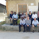 Die Potsdamer Reisegruppe mit der Sheha, der Quartiersmanagerin der Siedlung Kikwajuni | Foto: Michael Burkart