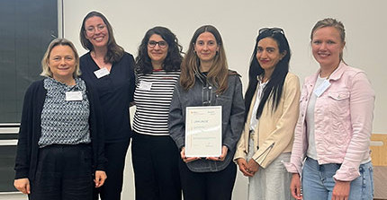 Gruppenfoto mit Dr. Tuğçe Aral in der Mitte