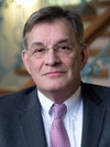 Porträtfoto Vizepräsident Internationales und Fundraising: Prof. Florian J. Schweigert
