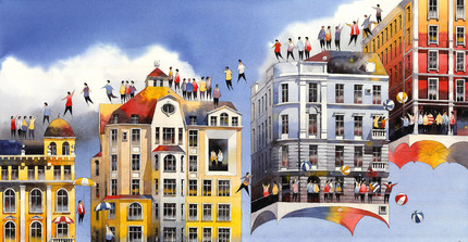 surreales Aquarell "Departing Houses" des Künstlers Brzozowski: Vier Häuser heben sich eins nach dem anderen vom Boden ab. Auf den Häusern stehen Menschen. Manche fliegen mit ihren Regenschirmen. Die Stimmung ist spielerisch und friedvoll.