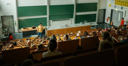 Vorlesung bei der Kinder-Universität 2026 | Foto: Kevin Ryl
