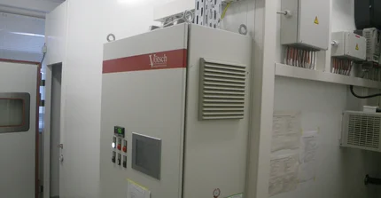 Plant growth chamber