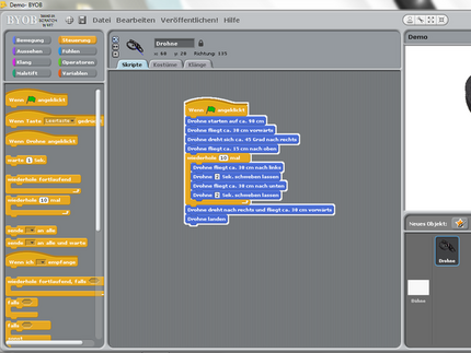 Bild von Programmcode und einer Drohne