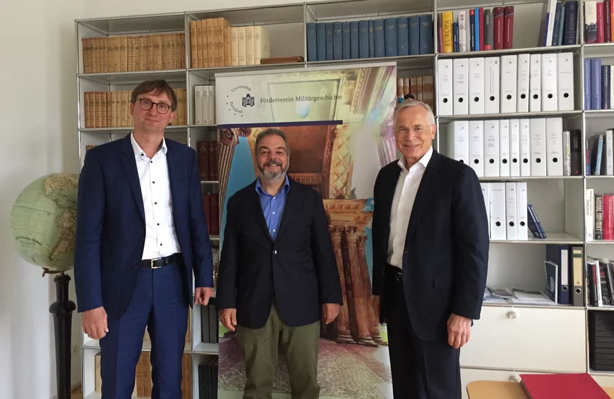 Im Bild (v.l.n.r.): Sönke Neitzel (1. Vorsitzender), Peter Matteo (2. Vorsitzender), Thomas Deininger