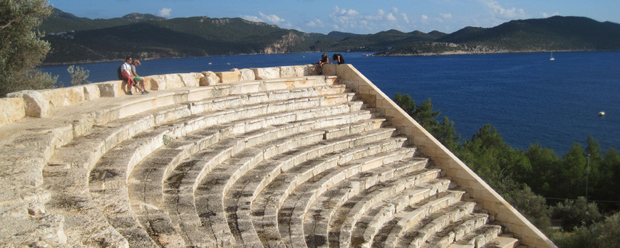 Bild: antikes Amphitheater in Phellos