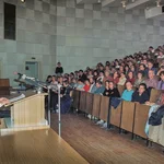 Prominenter Besuch: Schriftstellerin Christa Wolf bei einer Gastvorlesung