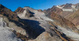 Eine hochalpine Bergalandschaft.