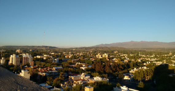 Panorama and evening atmopshere in Mendoza. Photo: Julia Pommerencke.